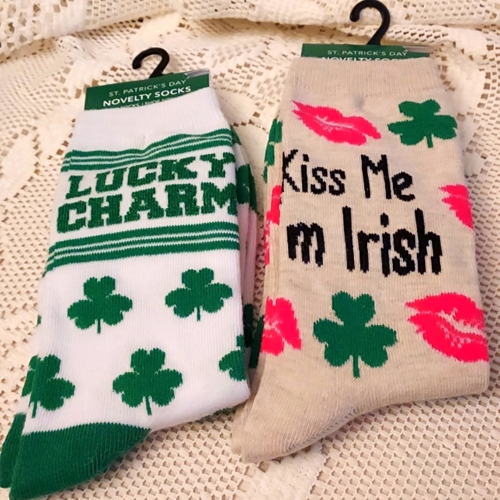 Nwt 2 pairs of NOVELTYsocks Lucky Charm & Kiss me I'm Irish Crew SOCKS Size 4-10